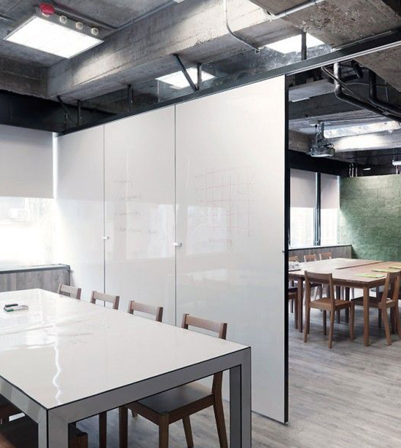 Vách ngăn nhựa 2 mặt thẩm mỹ và tiết kiệm cho thiết kế hiện đại